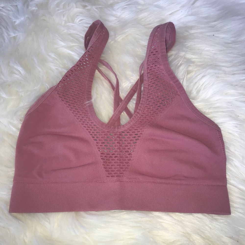 Victoria sport mesh strappy back sports bra